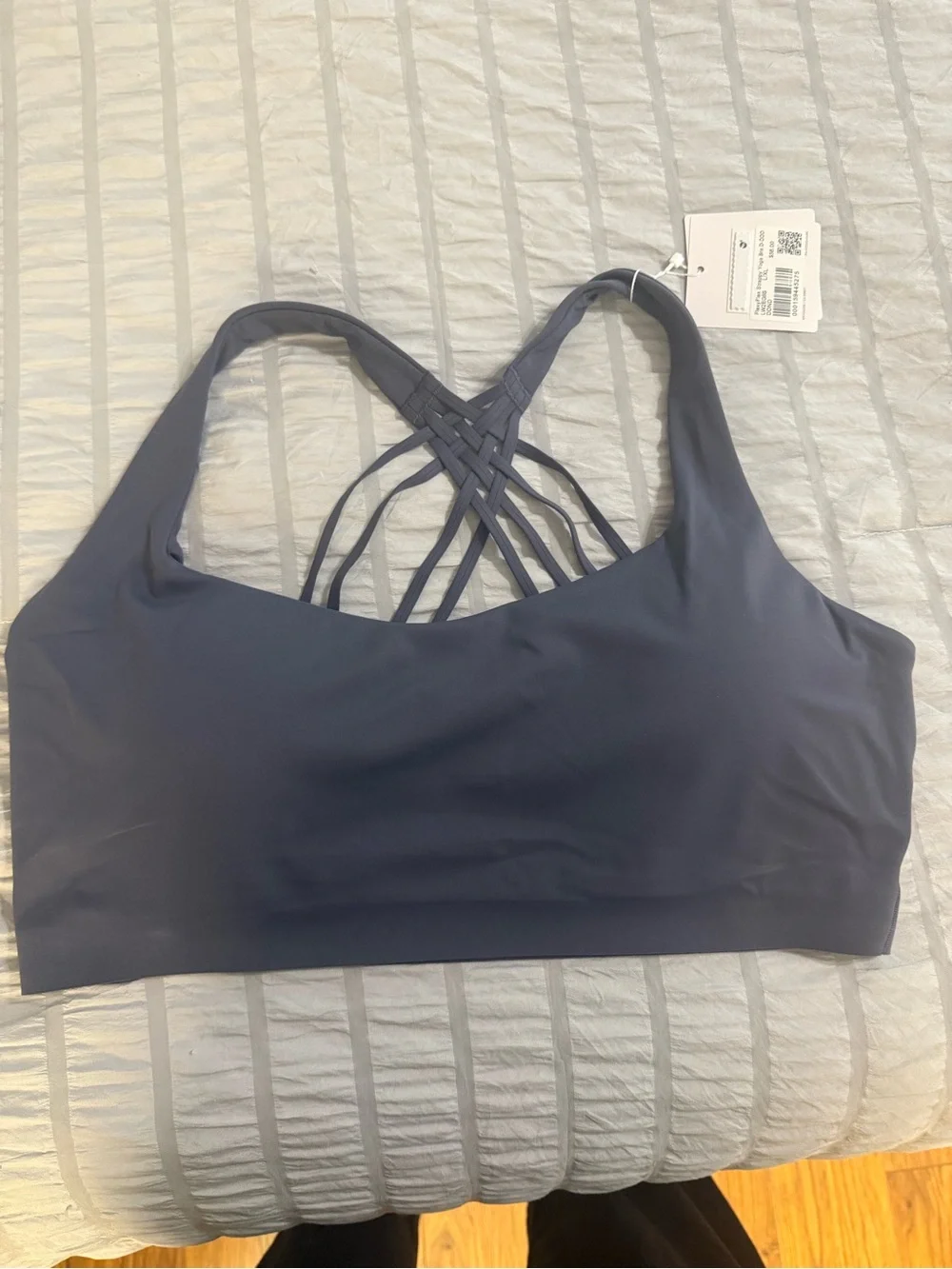 Lululemon NWT. Flex scrappy yoga bra.